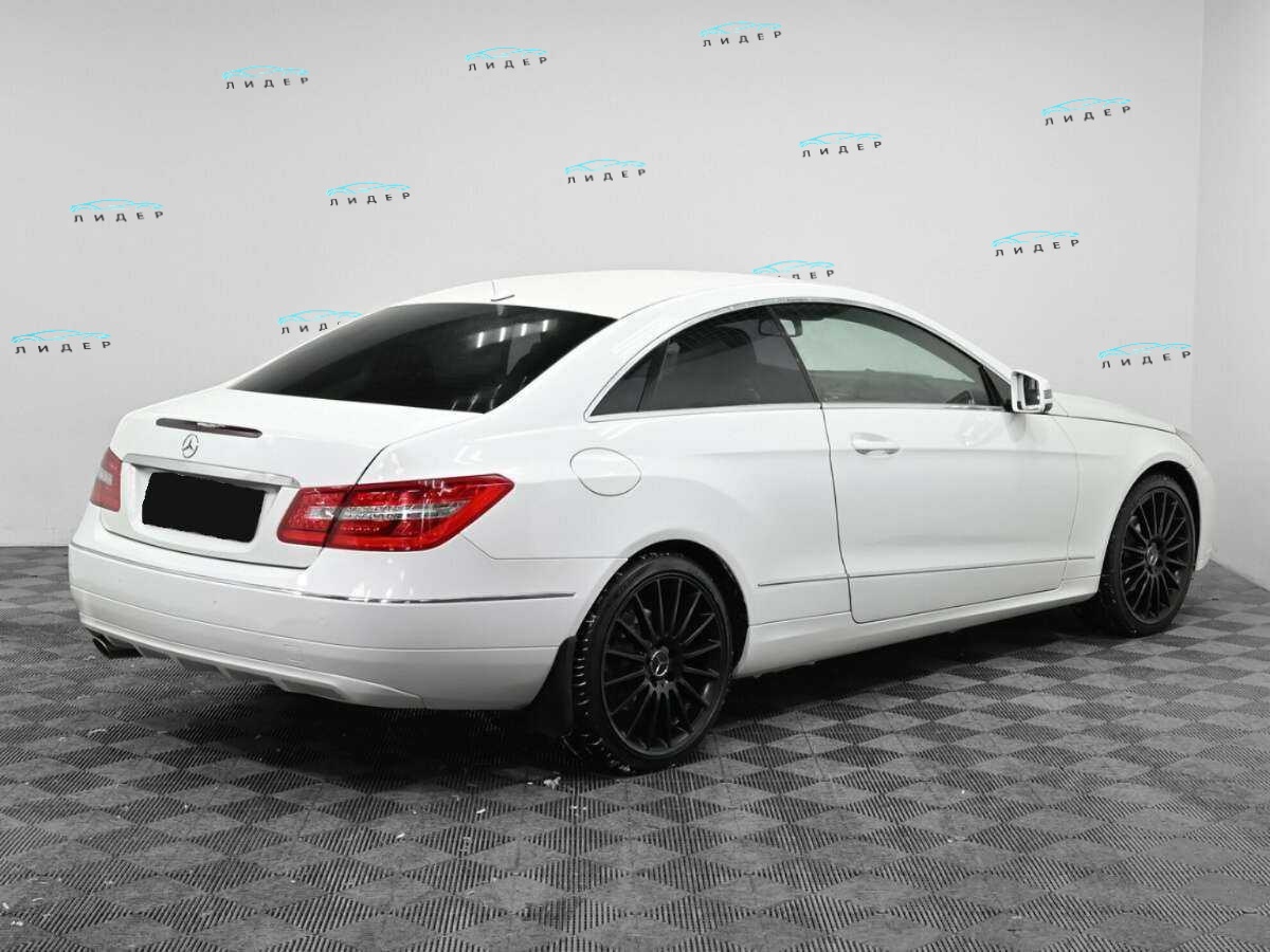 Б/У Мерседес-Бенц Е-Класс 2011 года. Фото: #1