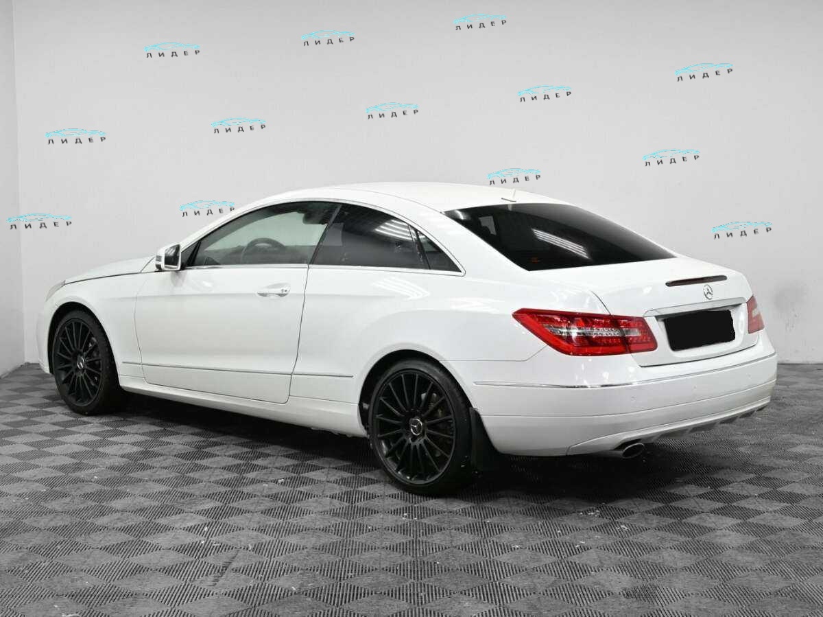 Б/У Мерседес-Бенц Е-Класс 2011 года. Фото: #3