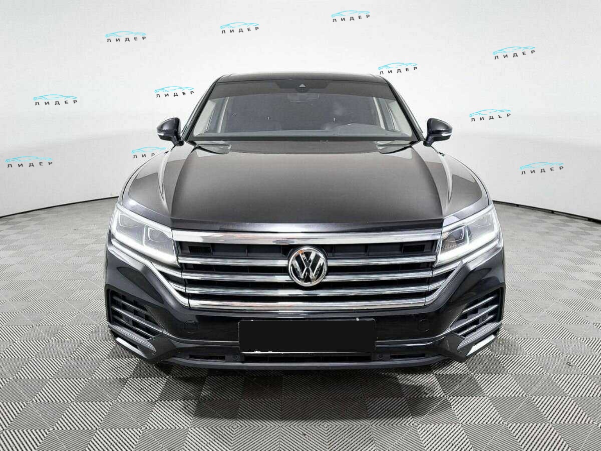 Б/У Фольксваген Туарег 2018 года. Фото: #1