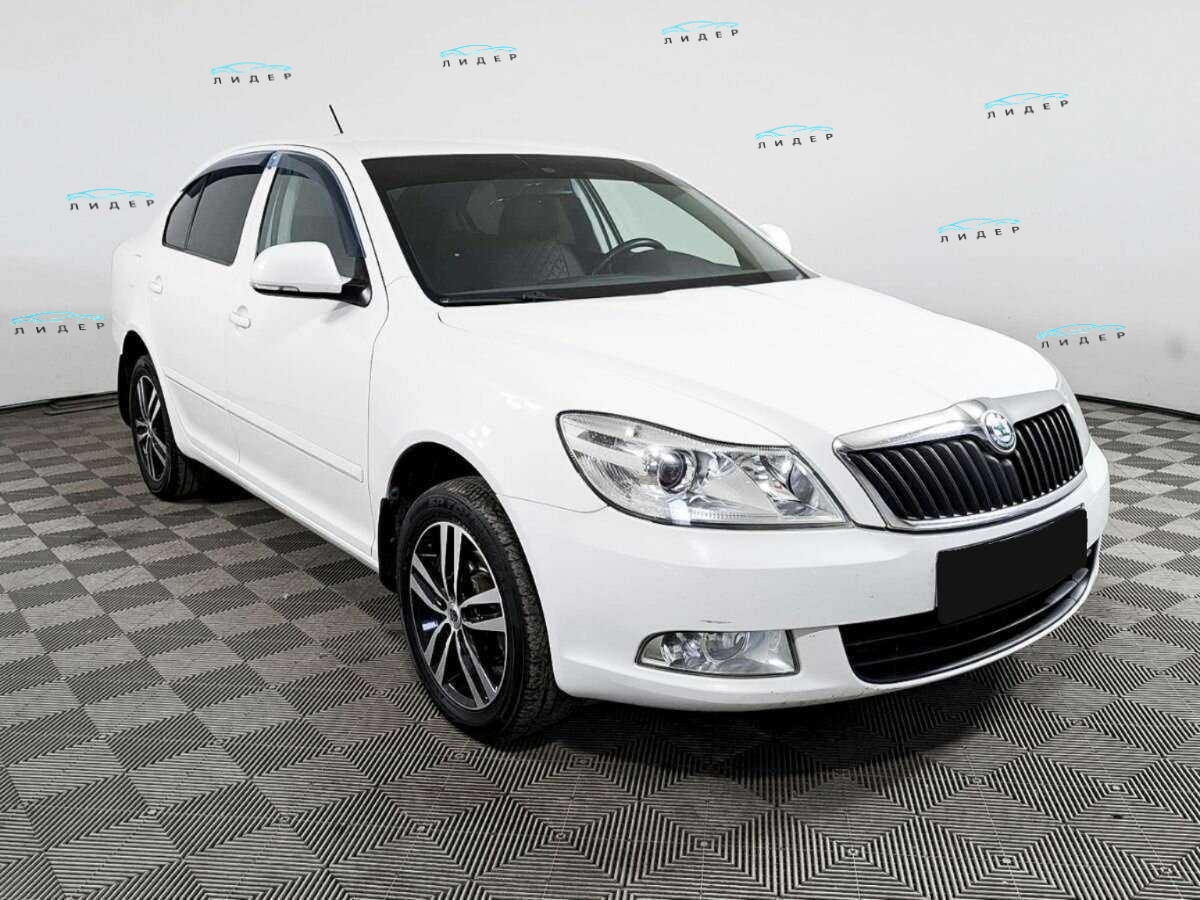 Б/У Шкода Октавия 2011 года. Фото: #2