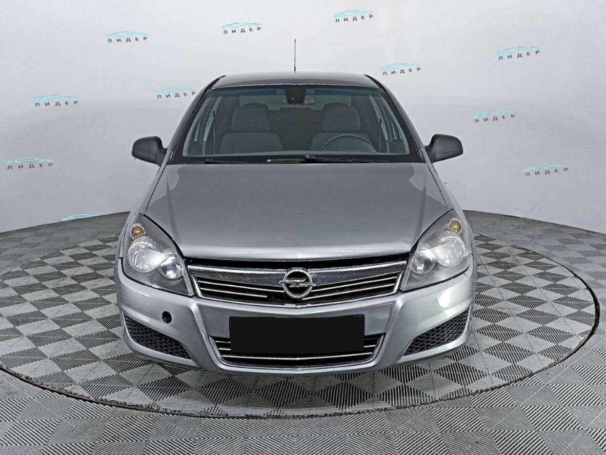 Б/У Опель Астра 2011 года. Фото: #1