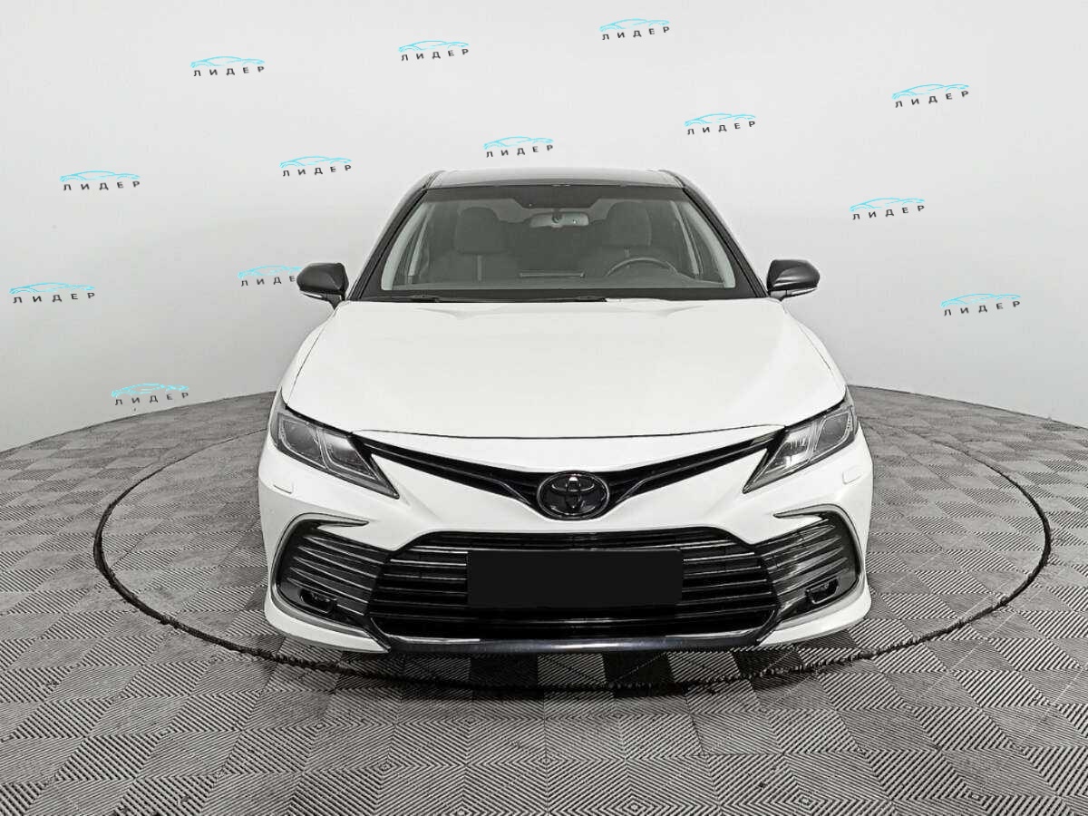 Б/У Тойота Камри 2021 года. Фото: #1