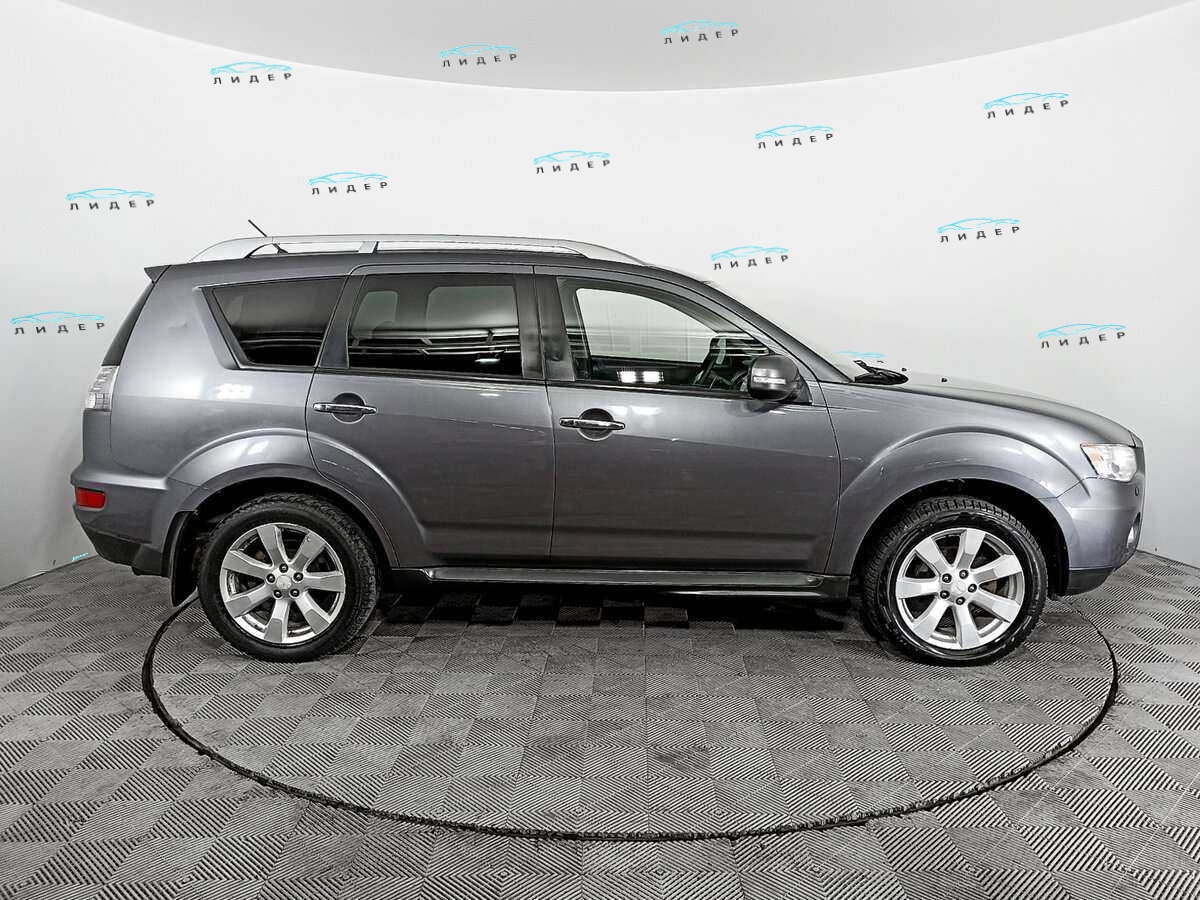 Б/У Митсубиши Оутлэндер 2010 года. Фото: #3