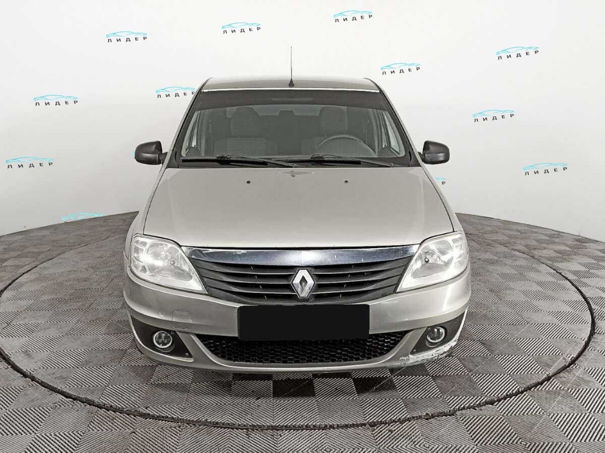 Б/У Рено Логан 2011 года. Фото: #1