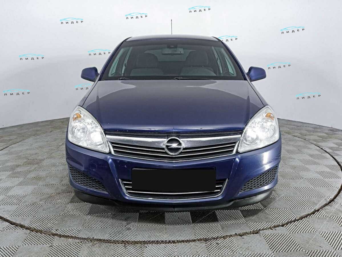 Б/У Опель Астра 2011 года. Фото: #1