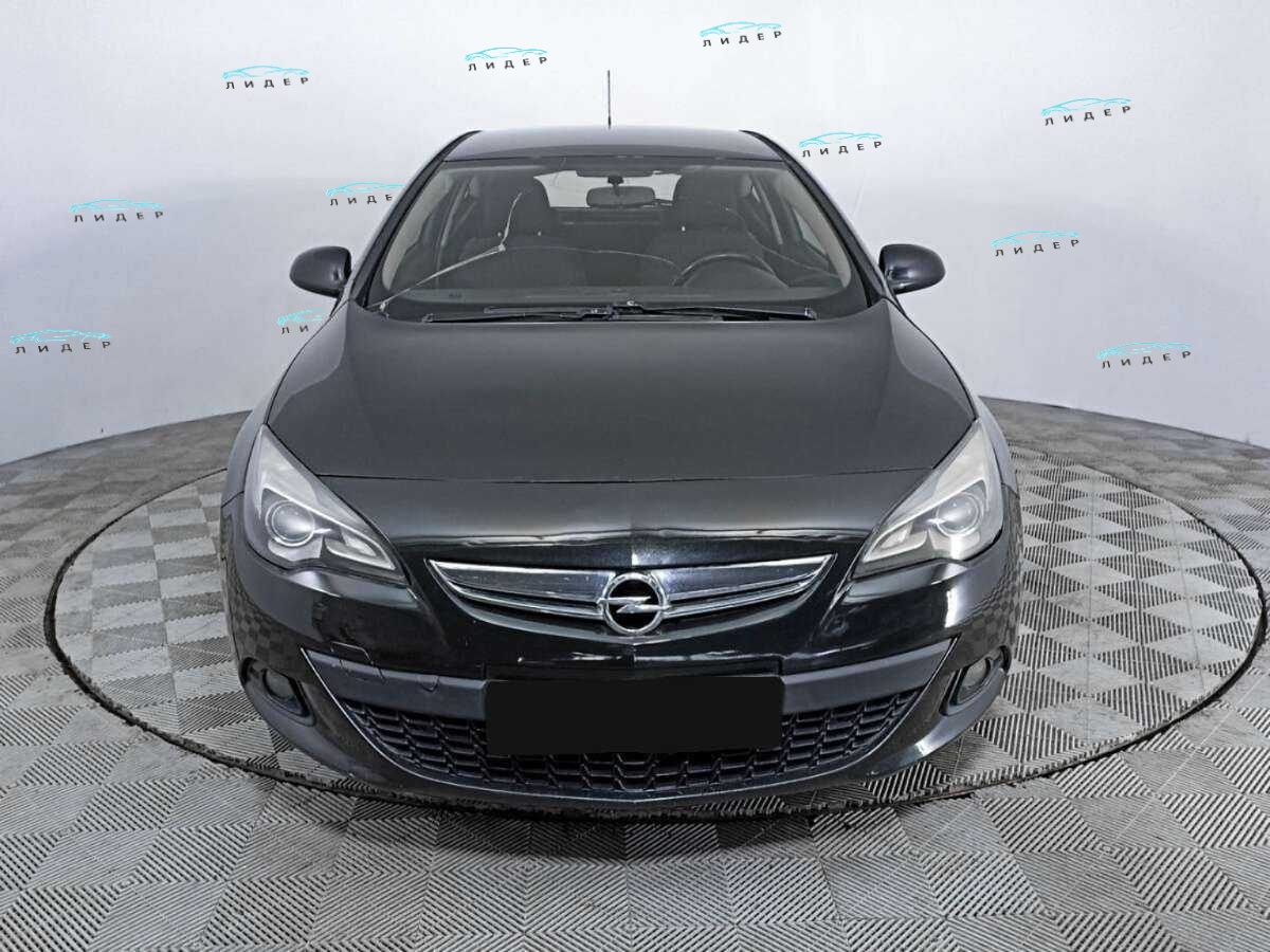 Б/У Опель Астра 2011 года. Фото: #1