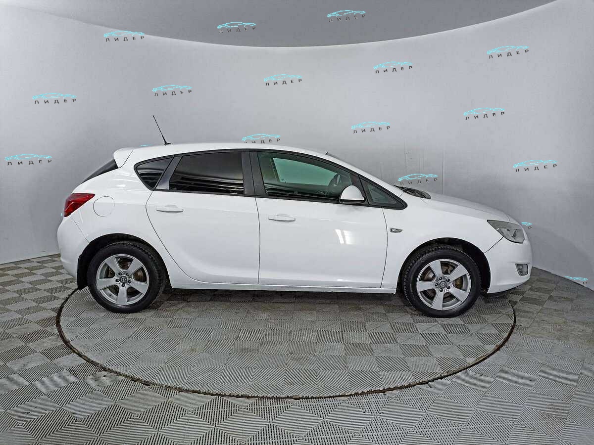 Б/У Опель Астра 2011 года. Фото: #3