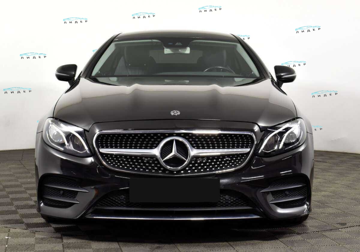 Б/У Мерседес-Бенц Е-Класс 2017 года. Фото: #1