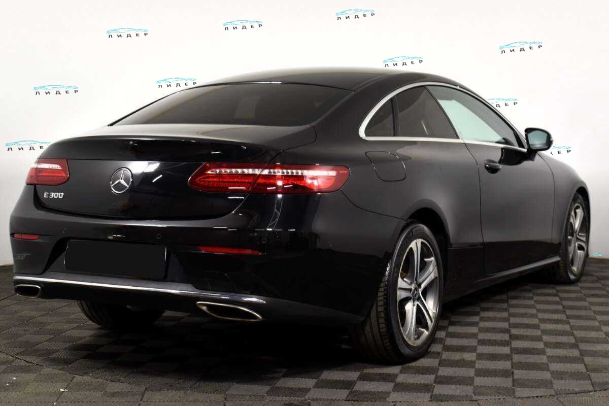 Б/У Мерседес-Бенц Е-Класс 2017 года. Фото: #3