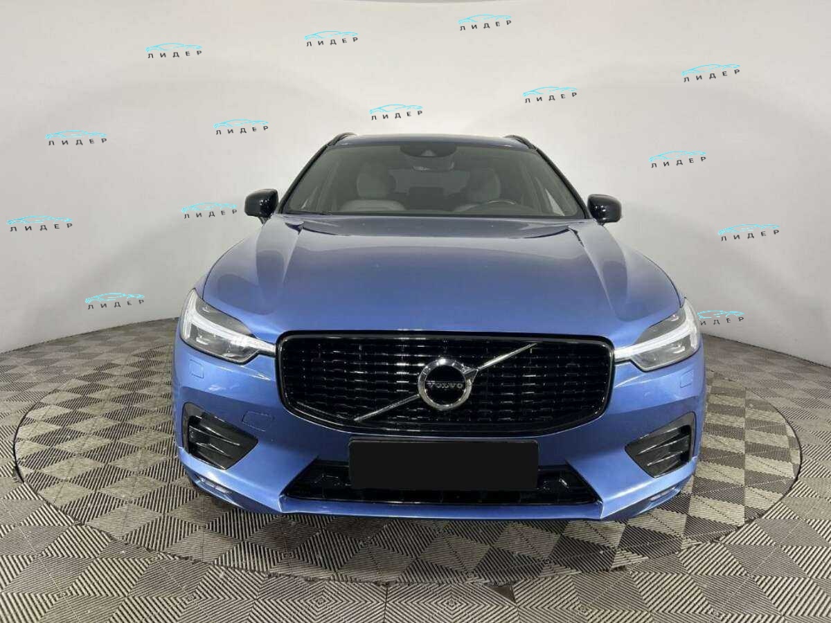 Б/У Вольво ИксЦ60 2021 года. Фото: #1