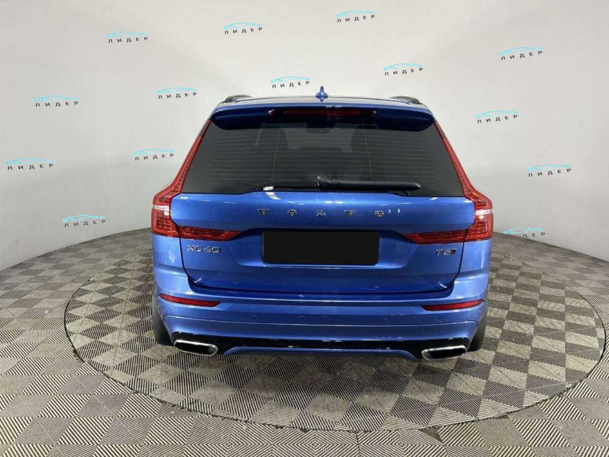 Б/У Вольво ИксЦ60 2021 года. Фото: #2