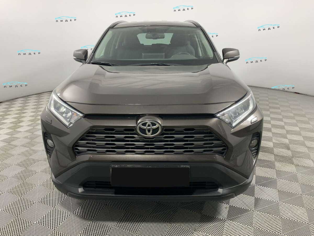 Б/У Тойота Рав4 2021 года. Фото: #1