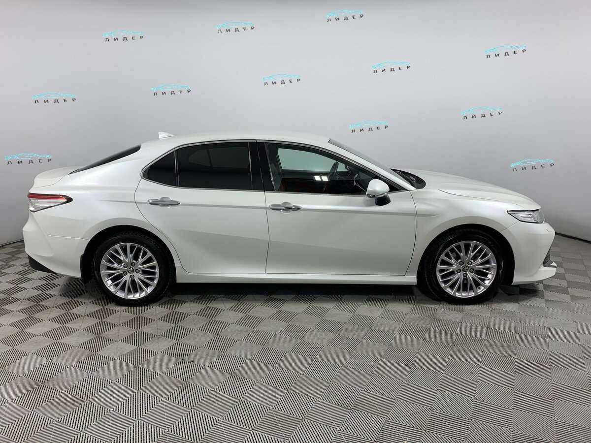 Б/У Тойота Камри 2021 года. Фото: #3