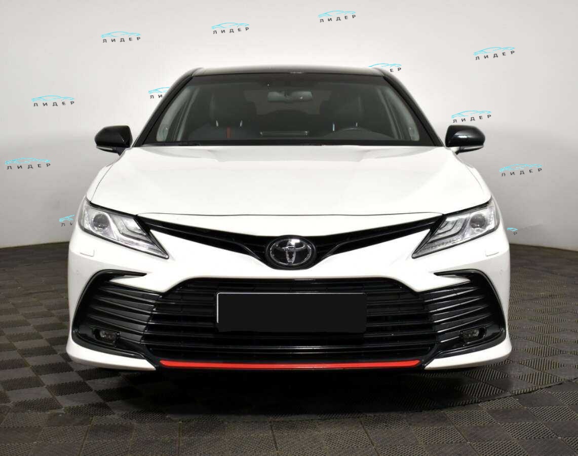 Б/У Тойота Камри 2021 года. Фото: #1