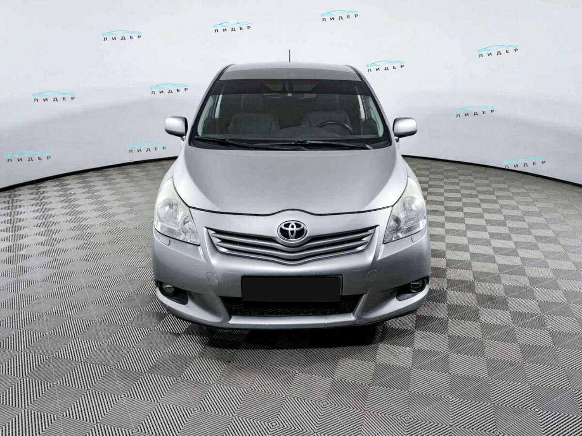 Б/У Тойота Версо 2012 года. Фото: #1