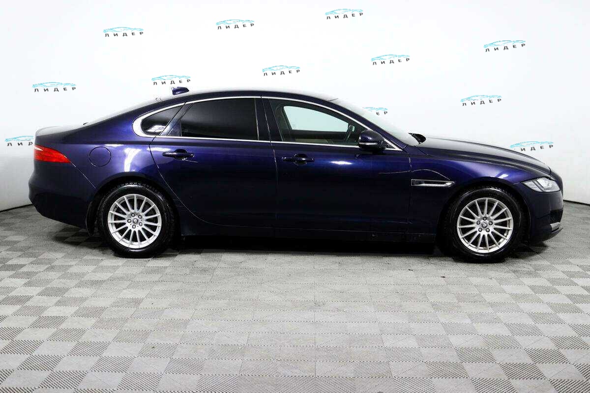 Б/У Ягуар ИксФ 2016 года. Фото: #3