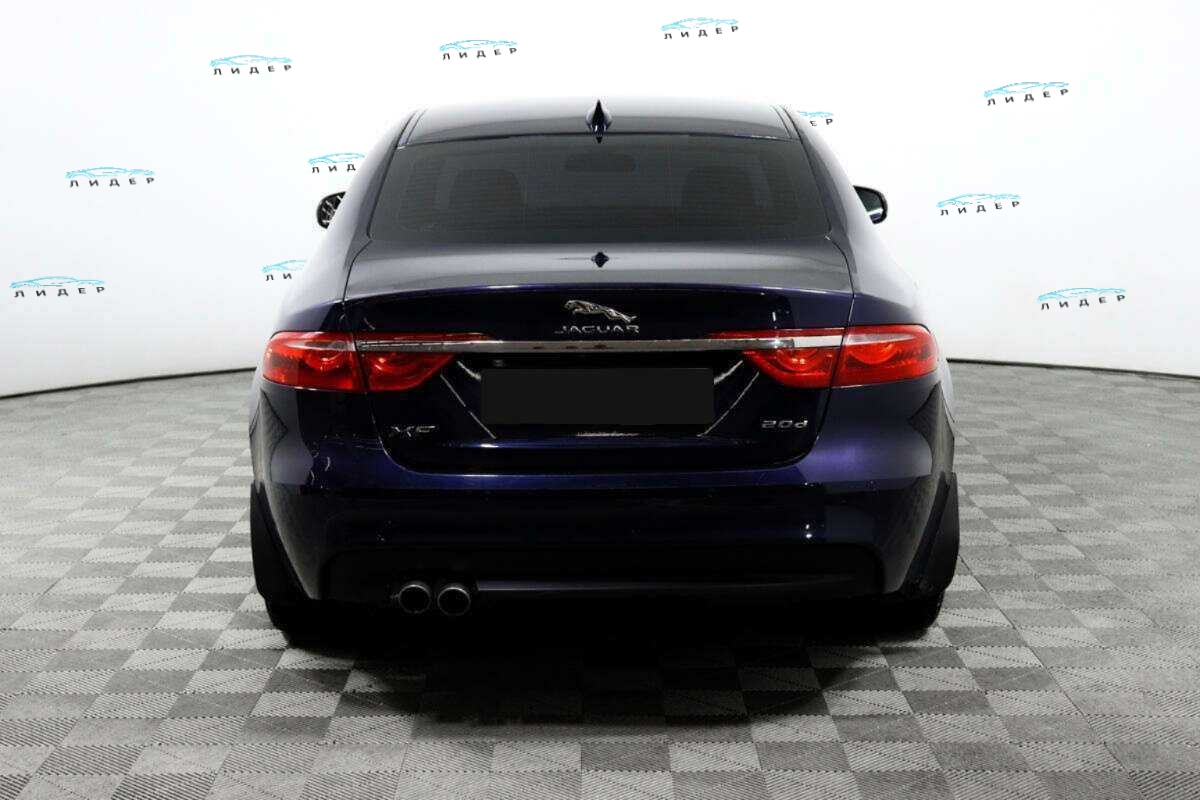 Б/У Ягуар ИксФ 2016 года. Фото: #5