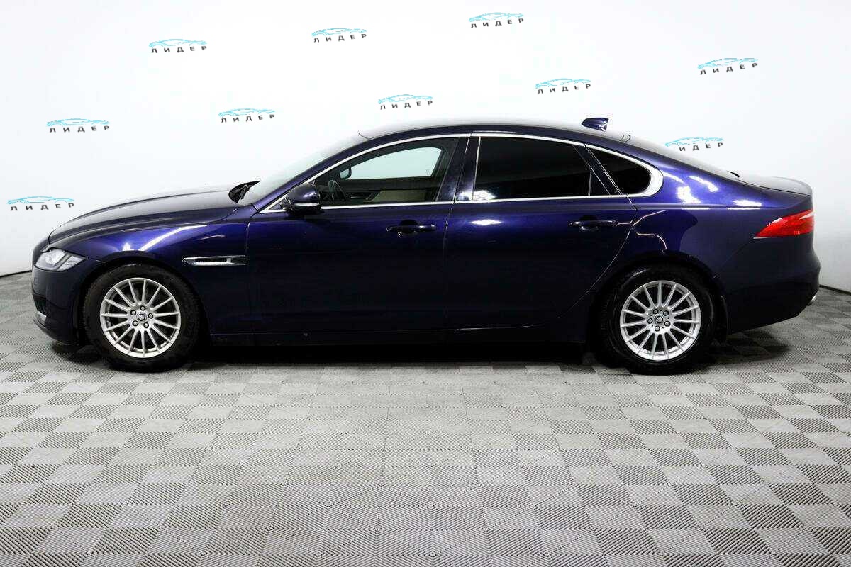 Б/У Ягуар ИксФ 2016 года. Фото: #7