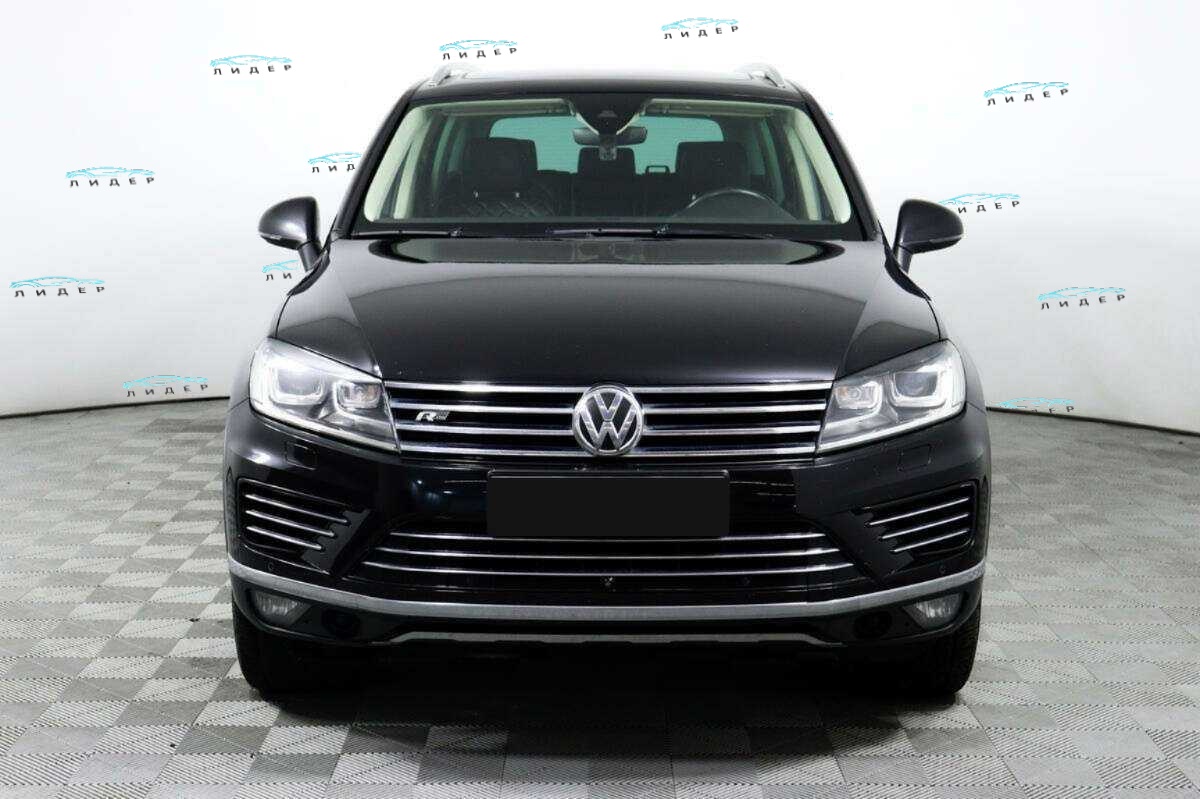 Б/У Фольксваген Туарег 2017 года. Фото: #1