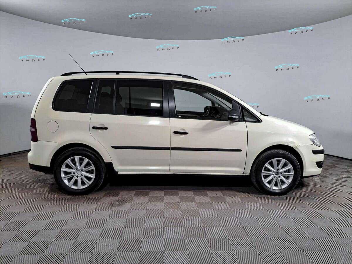 Б/У Фольксваген Туран 2010 года. Фото: #3