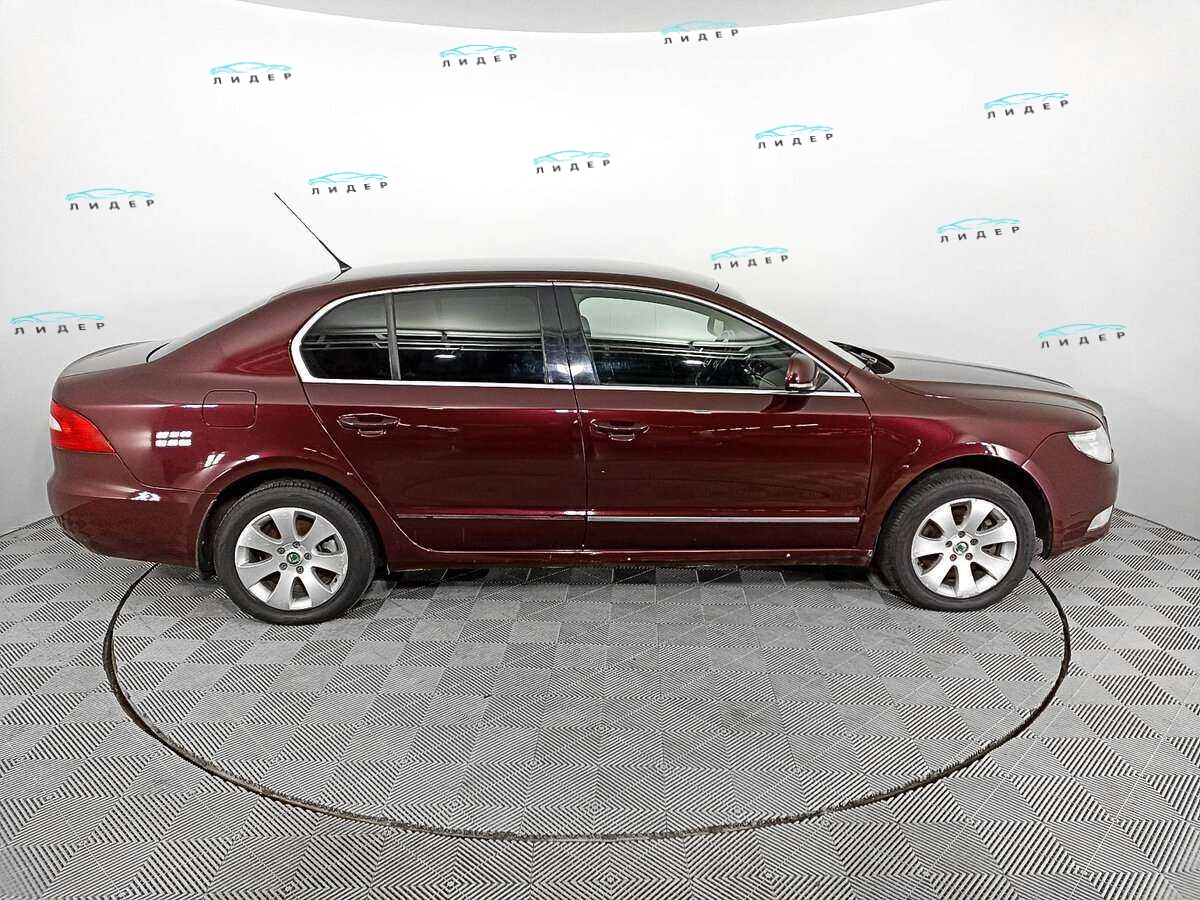 Б/У Шкода Суперб 2009 года. Фото: #3