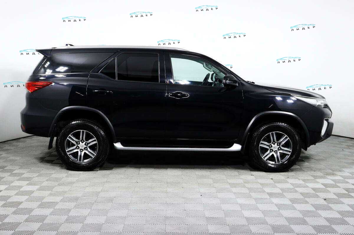 Б/У Тойота Фортюнер 2018 года. Фото: #3