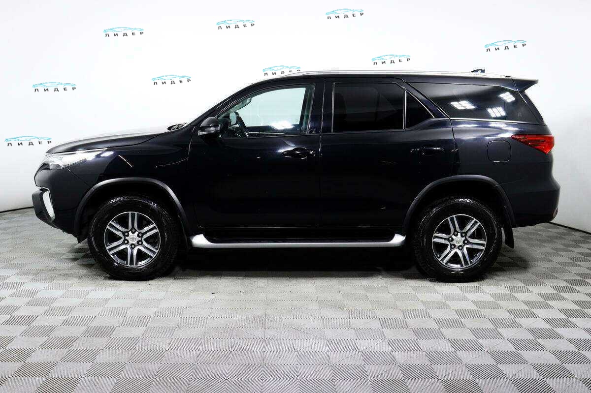 Б/У Тойота Фортюнер 2018 года. Фото: #7