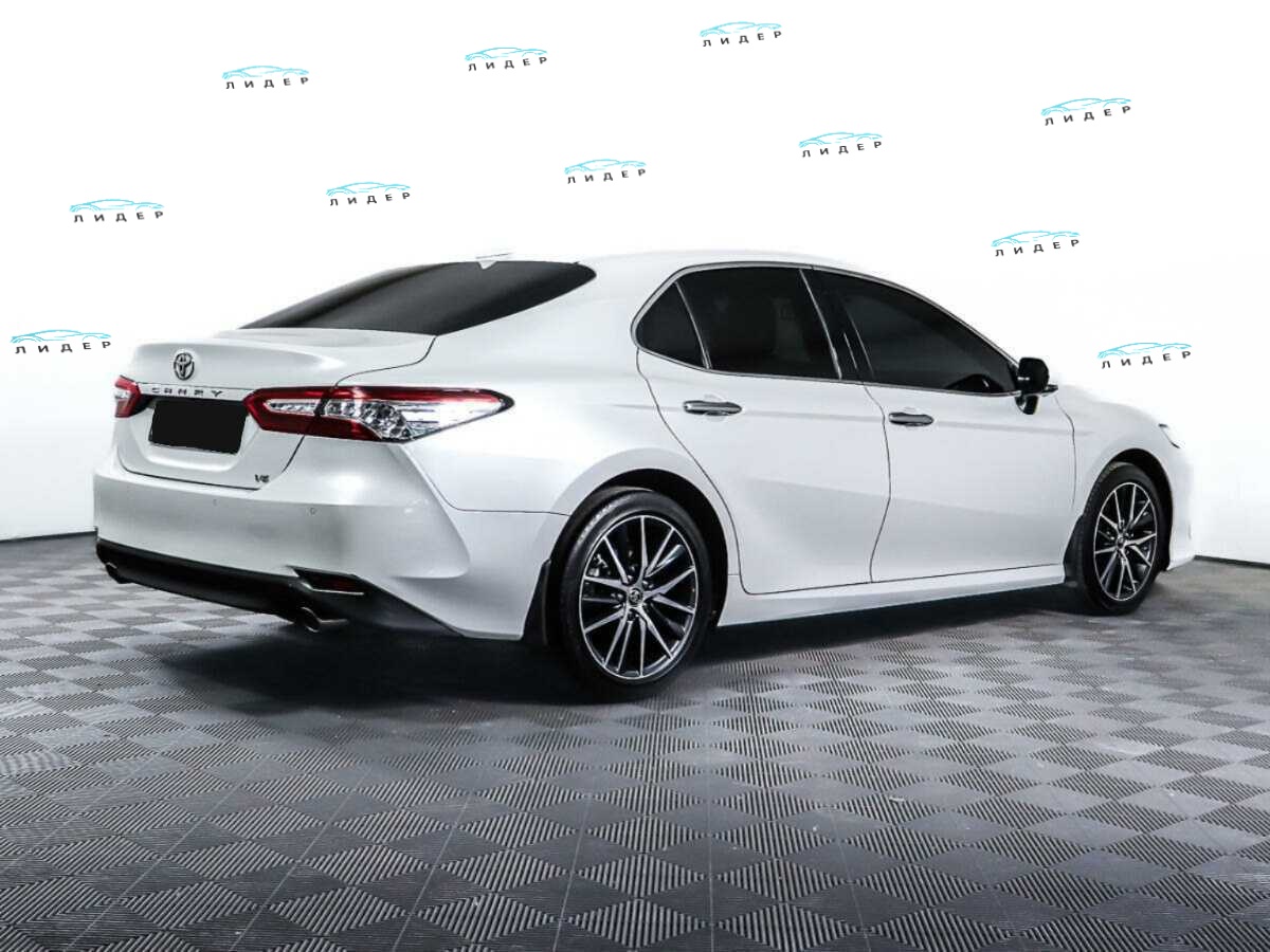 Б/У Тойота Камри 2022 года. Фото: #4