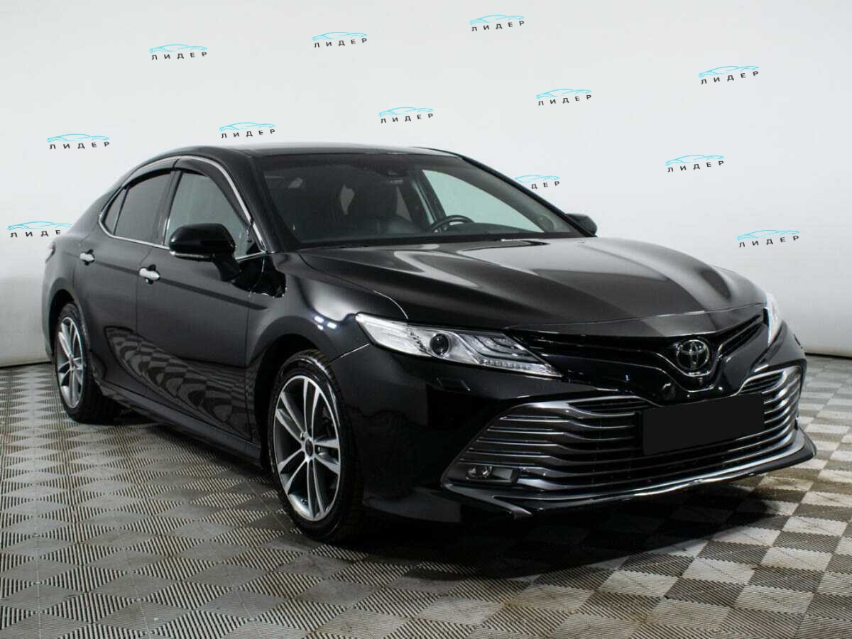 Б/У Тойота Камри 2019 года. Фото: #2