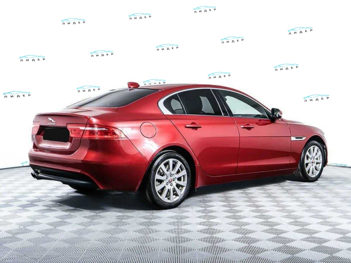 Б/У Ягуар ИксЕ 2018 года. Фото: #4