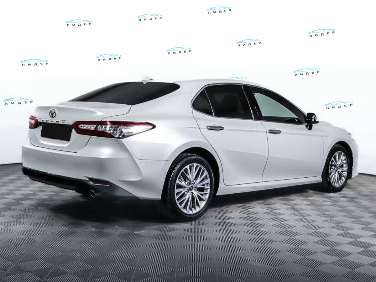 Б/У Тойота Камри 2018 года. Фото: #4