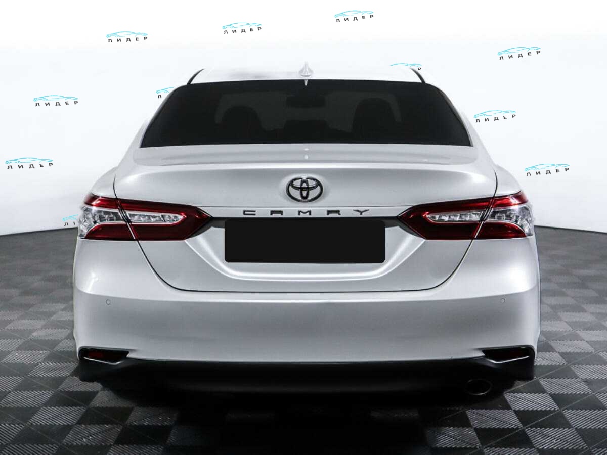 Б/У Тойота Камри 2018 года. Фото: #5