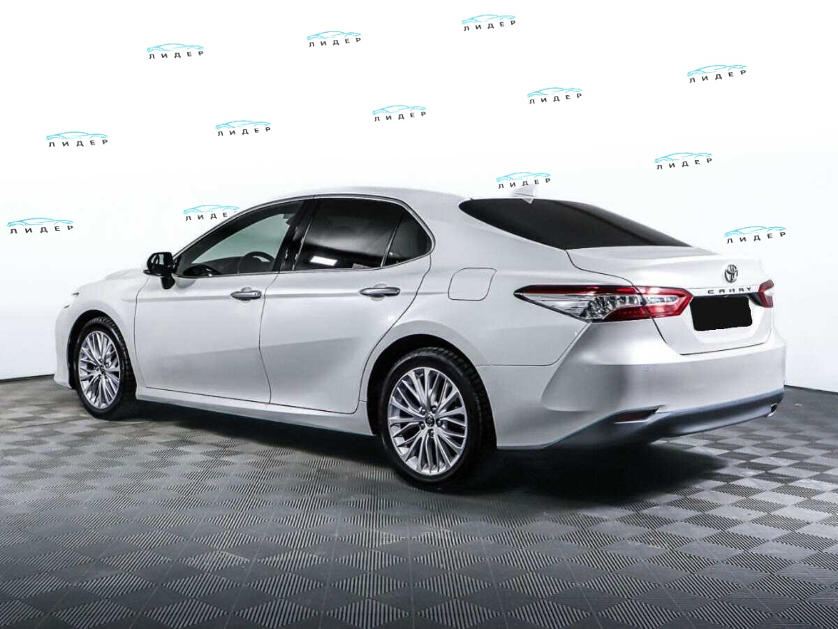 Б/У Тойота Камри 2018 года. Фото: #6