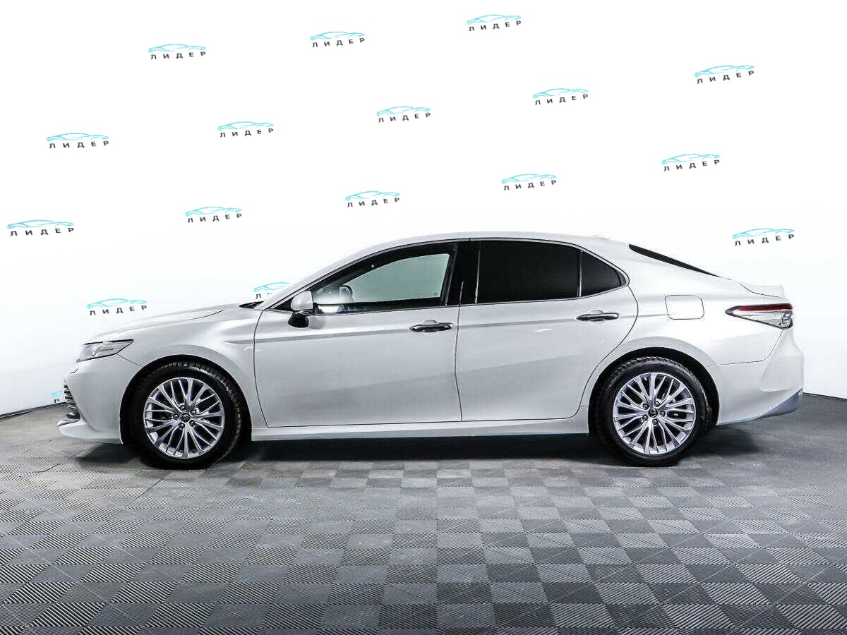 Б/У Тойота Камри 2018 года. Фото: #7