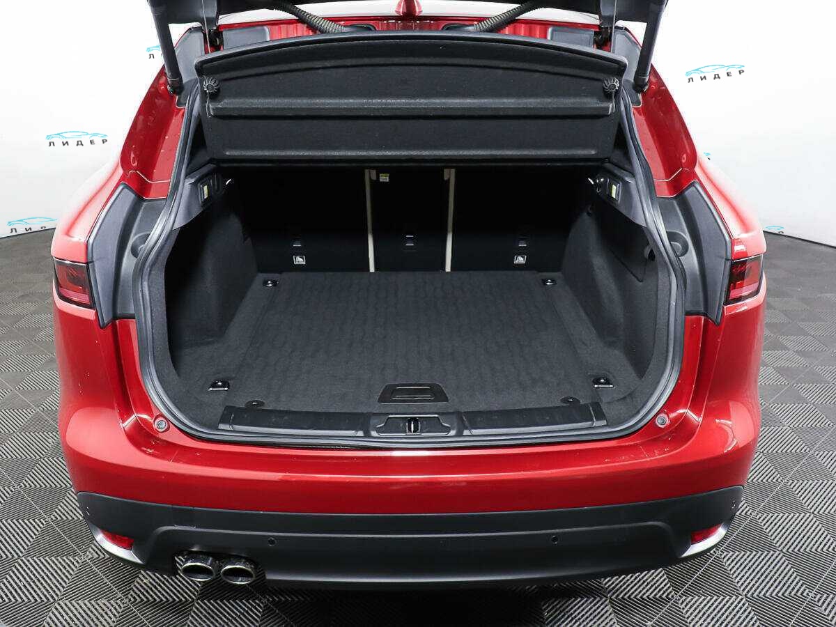 Б/У Ягуар Ф-Пэйс 2016 года. Фото: #9