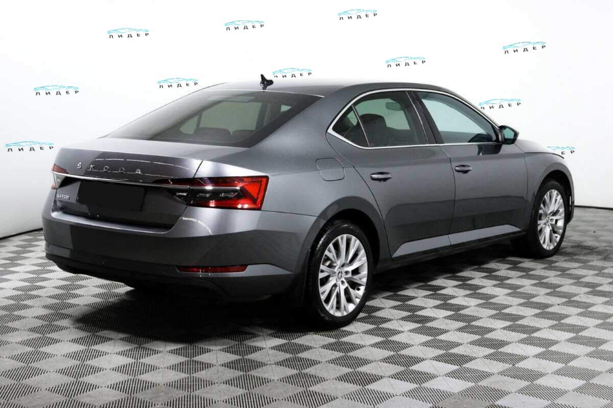 Б/У Шкода Суперб 2021 года. Фото: #4