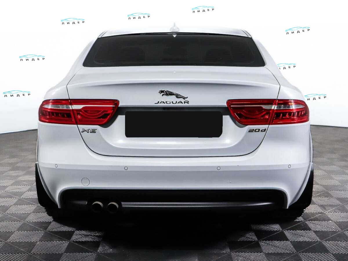 Б/У Ягуар ИксЕ 2015 года. Фото: #5
