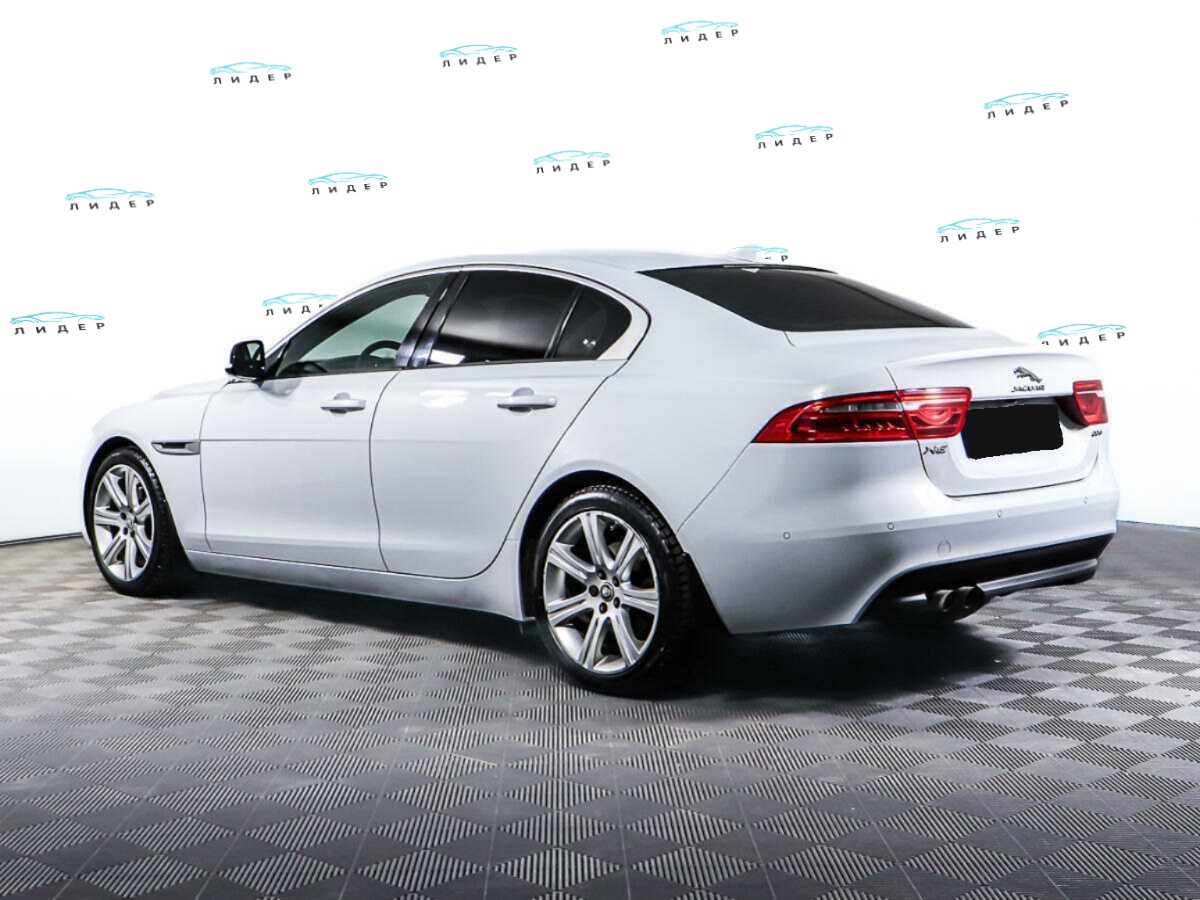 Б/У Ягуар ИксЕ 2015 года. Фото: #6