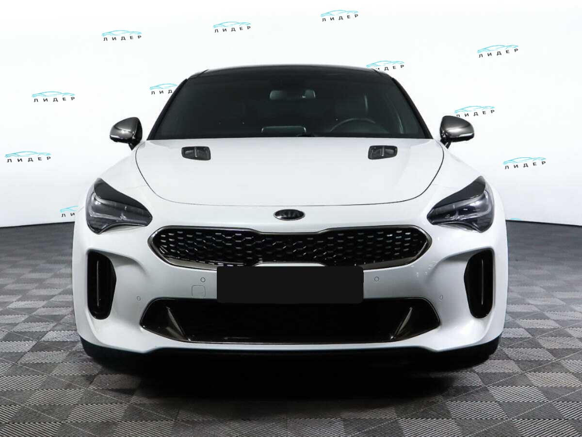 Б/У Киа Стингер 2018 года. Фото: #1