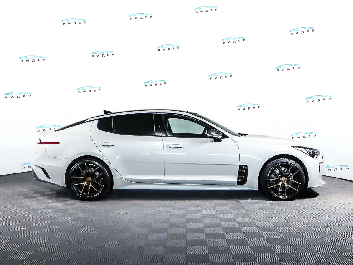 Б/У Киа Стингер 2018 года. Фото: #3