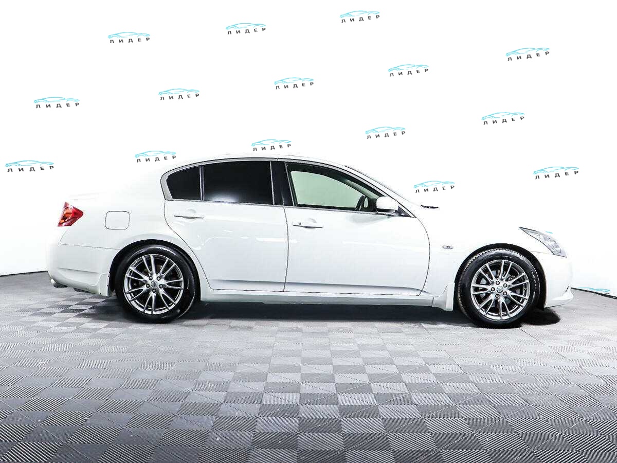 Б/У Инфинити Г 2013 года. Фото: #3