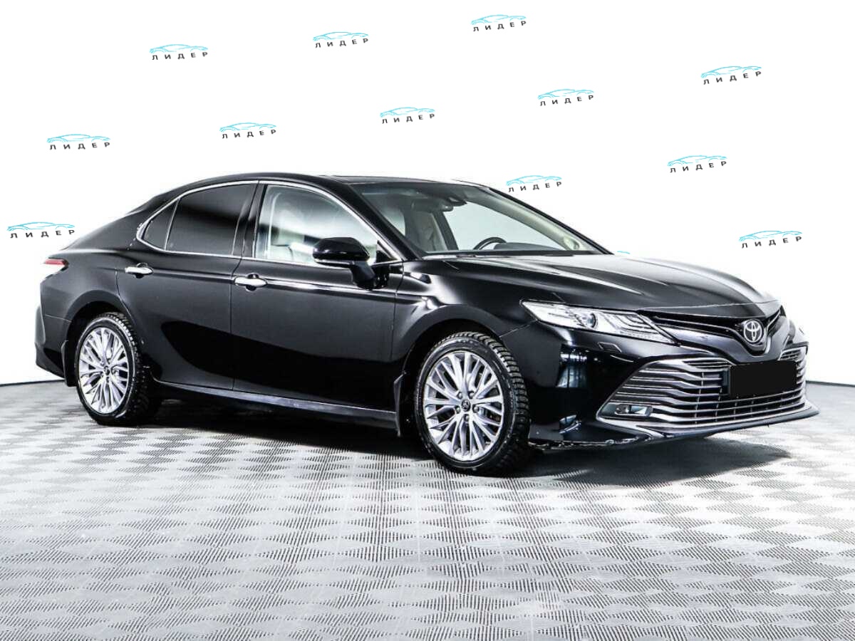 Б/У Тойота Камри 2019 года. Фото: #2