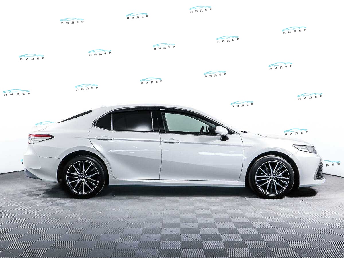 Б/У Тойота Камри 2021 года. Фото: #3