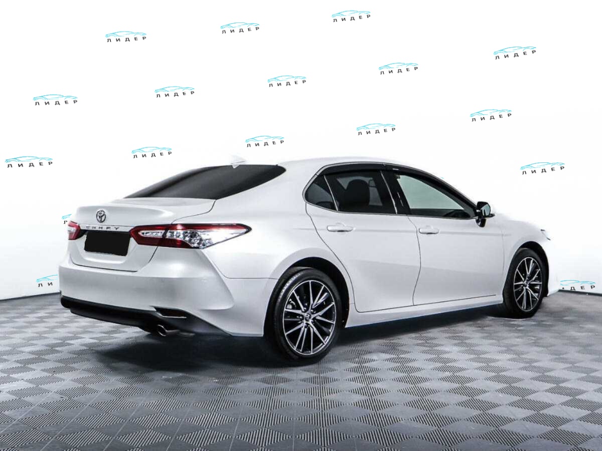 Б/У Тойота Камри 2021 года. Фото: #4