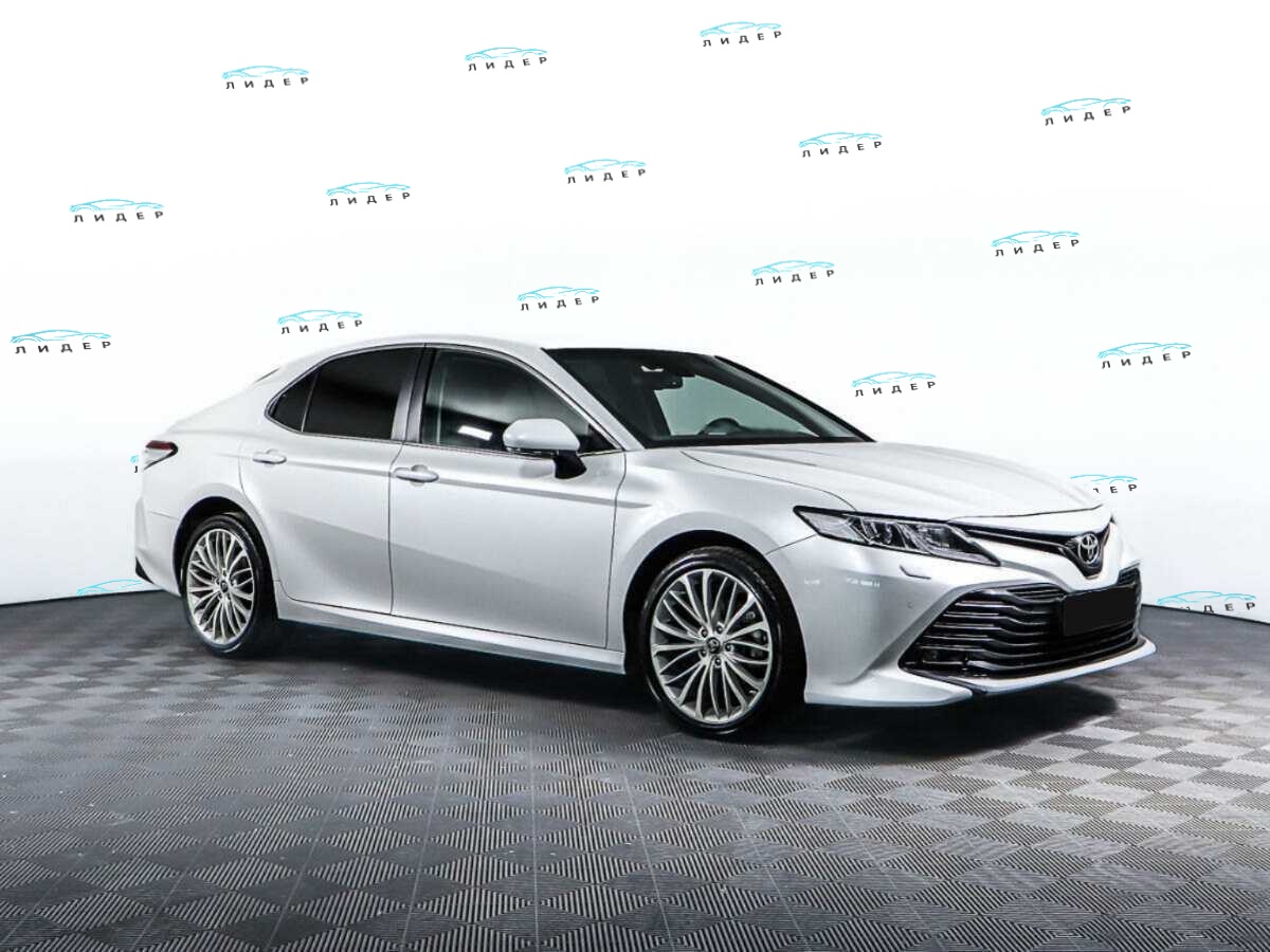 Б/У Тойота Камри 2020 года. Фото: #2