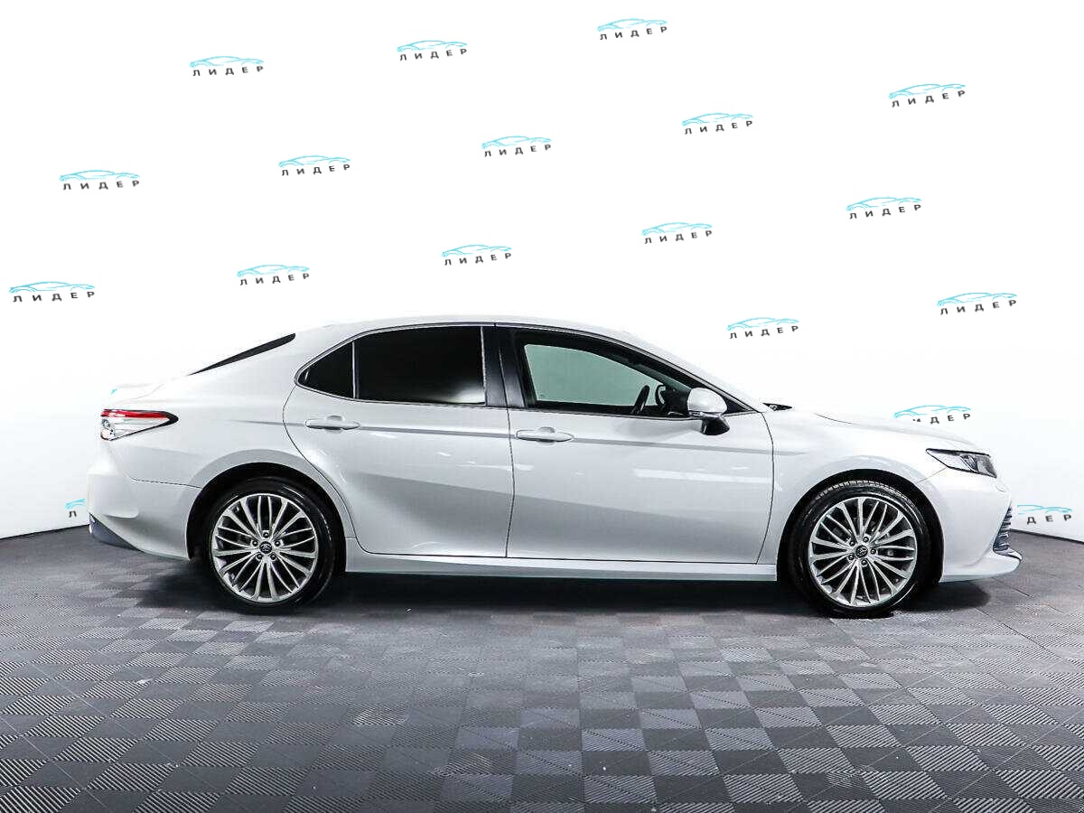 Б/У Тойота Камри 2020 года. Фото: #3