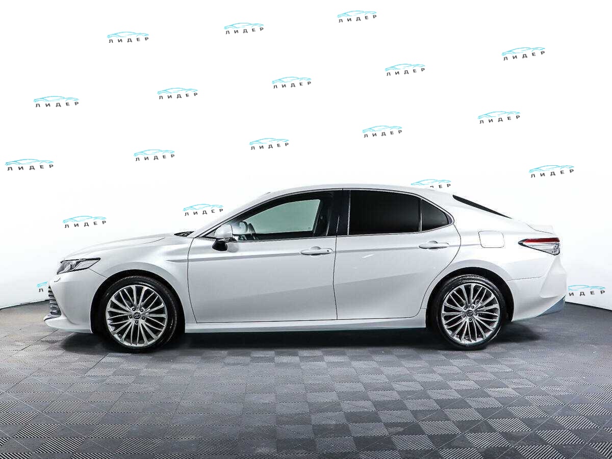 Б/У Тойота Камри 2020 года. Фото: #7