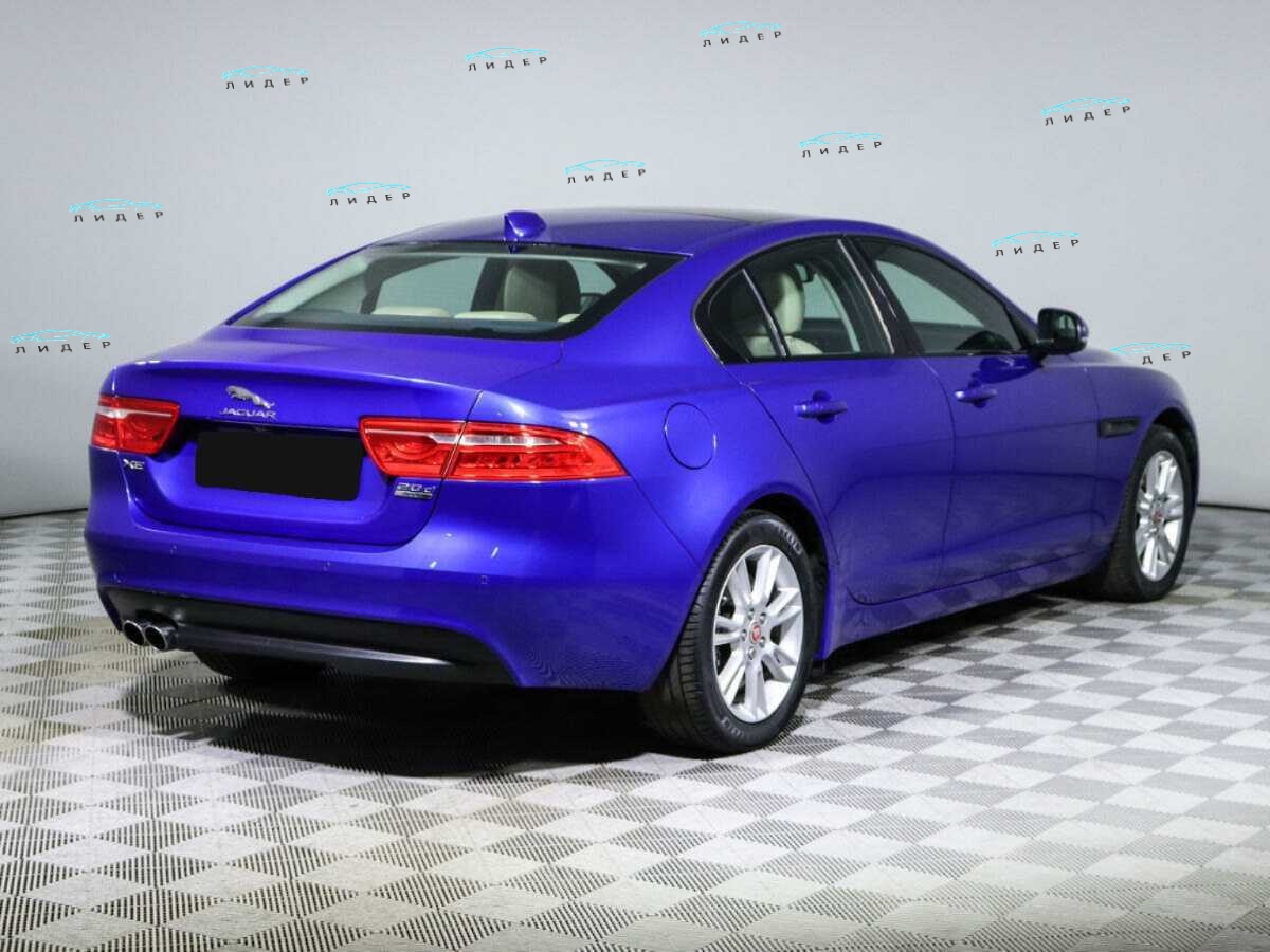 Б/У Ягуар ИксЕ 2016 года. Фото: #4