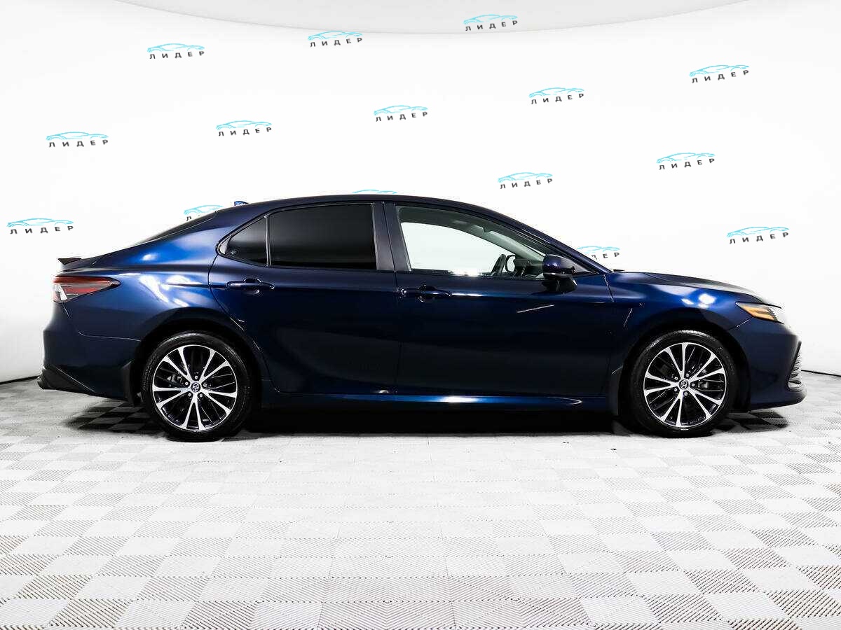 Б/У Тойота Камри 2021 года. Фото: #3