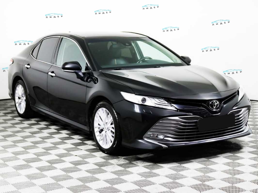 Б/У Тойота Камри 2018 года. Фото: #2